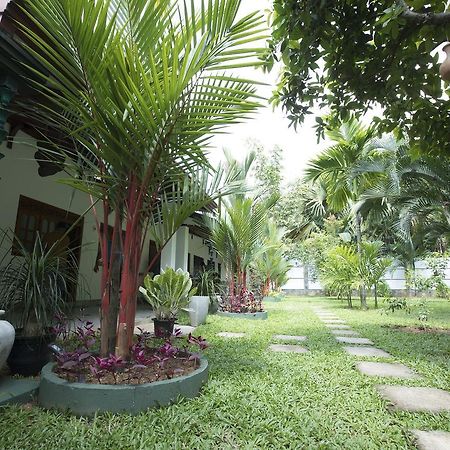 Avendra Garden Hotel Monaragala Exterior photo