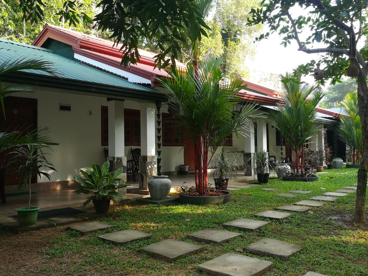 Avendra Garden Hotel Monaragala Exterior photo