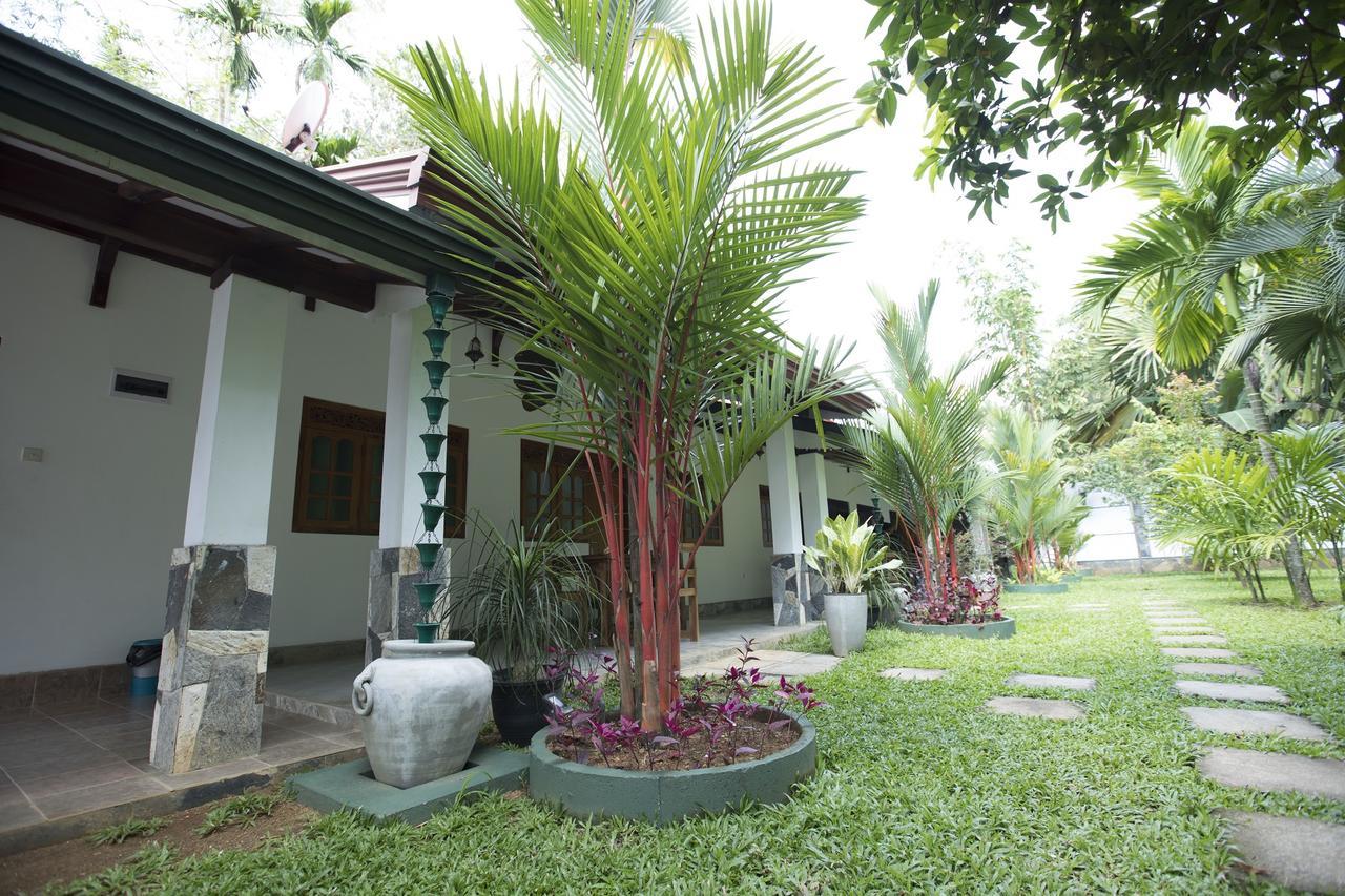 Avendra Garden Hotel Monaragala Exterior photo